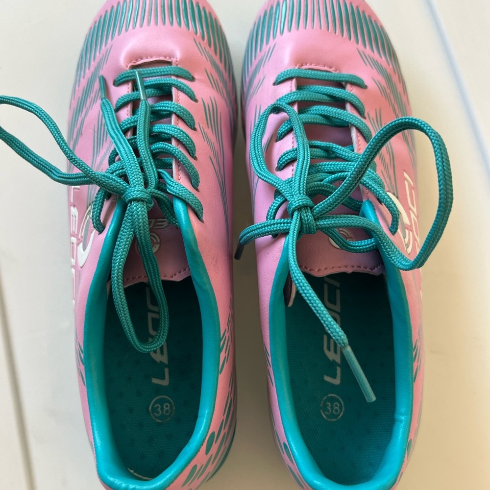 LEDCI cleats - Picture 2 of 4